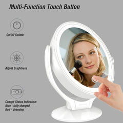 Espejo de maquillaje con luz LED y sensor tactil, usandose para aplicar rubor
